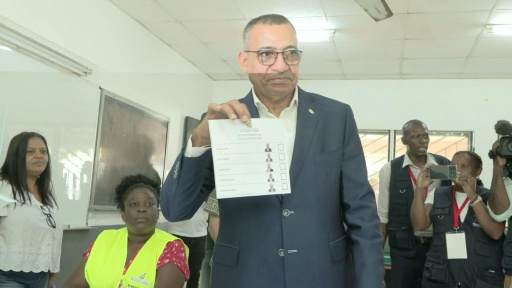 Incumbent candidate Nova votes in the Sao Tome presidential election — AFPTV STRINGER (STR)