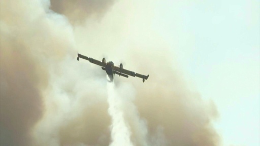 Fire threatens the village of Cotignac in southern France — Justin DAVIS, Sébastien VUAGNAT / AFP