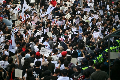 Protesters call for the suspension of ballot counting due to a shortage of ballot papers outside a counting station in Seoul on June 5, 2026