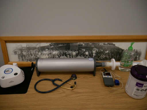 Des équipements médicaux du New River Health Center, qui aide les mineurs de charbon atteint de pneumoconiose, le 13 août 2026 à Oak Hill, en Virginie-Occidentale (Etats-Unis) — Pierre HARDY / AFP