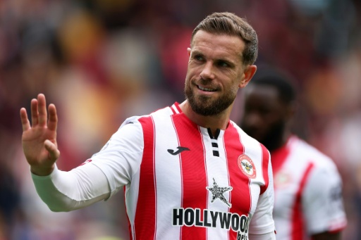 Chelsea sign England midfielder Jordan Henderson