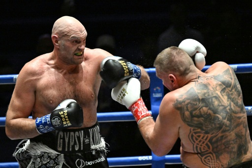 Fury stops Wach in Thailand to close in on Joshua fight