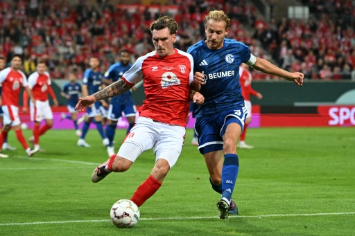 In der Verlängerung: Schalke müht sich gegen Halle weiter