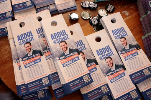 Du matériel de campagne en faveur du candidat démocrate au Sénat américain Abdul El-Sayed, à Détroit, dans l'Etat américain du Michigan, le 3 août 2026 — JEFF KOWALSKY / AFP