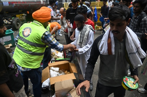 Supporters flood India's 'cockroach' protesters with food