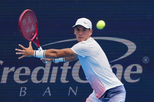 El argentino Sebastián Báez devuelve un golpe ante Grigor Dimitrov en el Masters 1000 de Cincinnati el 14 de agosto de 2026 — Dylan Buell