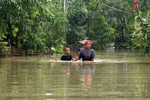 La Birmanie touchée par des inondations, un bébé emporté par les eaux
