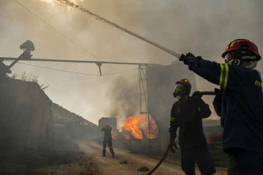 Turistas são evacuados no norte da Grécia por incêndio perto de Tessalônica