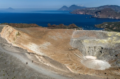 The German team is looking to research on Mount Etna on Sicily, where a new eruption has occurred