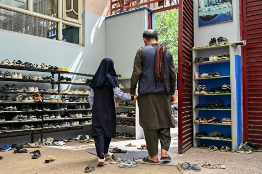 Au nom de leurs filles, les efforts déchirants de pères afghans pour l'éducation