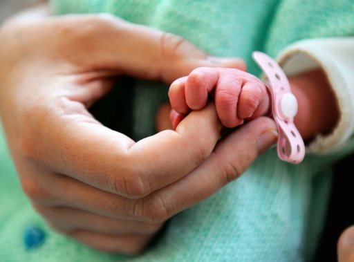 Schleswig-Holstein: Baby kommt auf Autobahnrastplatz zur Welt