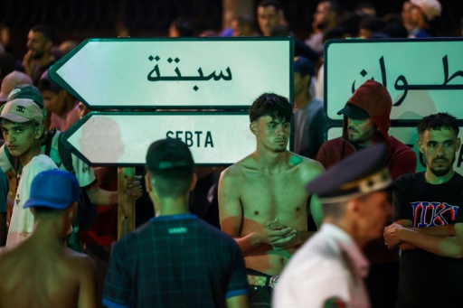 Au Maroc, des milliers de personnes rassemblées près de la frontière avec Ceuta