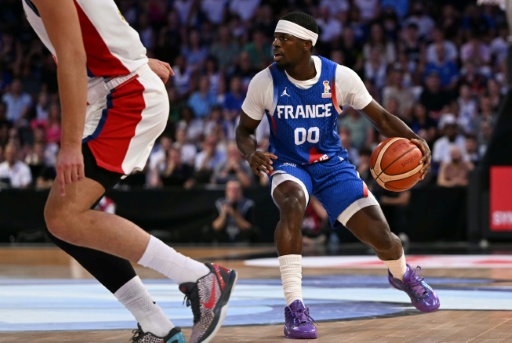 Sylvain Francisco, meneur de l'équipe de France lors de la victoire contre la Serbie 91-90 en amical, le 23 août 2026 à Orléans — LOU BENOIST / AFP