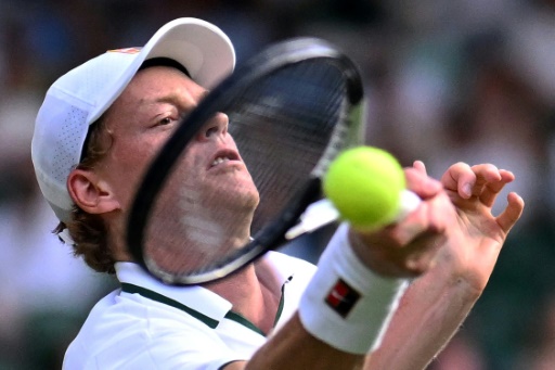Sinner vence e segue em busca de seu segundo título de Wimbledon