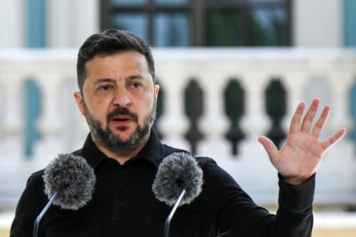 Zelensky faces deepening political crisis as protests dig in