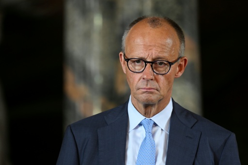Merz erwägt Kabinettsumbildung nach Spahn-Rücktritt