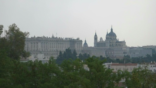 Spanish wildfires intrude on holidaying foreign visitors