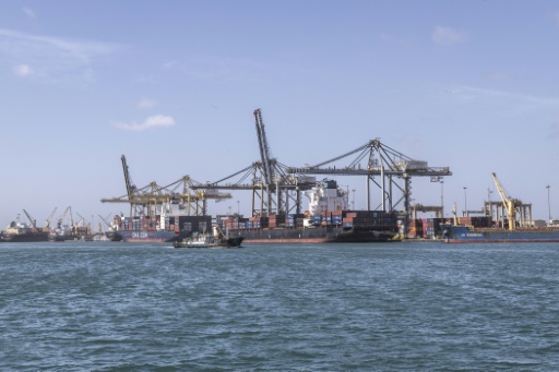 Des porte-conteneurs à quai au Port autonome de Dakar, le 26 mars 2026 au Sénégal — PATRICK MEINHARDT / AFP