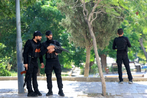 عناصر من قوات الأمن السورية قرب فندق الرئيس الفرنسي إيمانويل ماكرون في دمشق في السابع من تموز/يوليو 2026