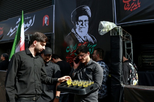 Zweiter Tag der Trauerfeiern im Iran: Gebete an Chameneis Sarg ohne Modschtaba