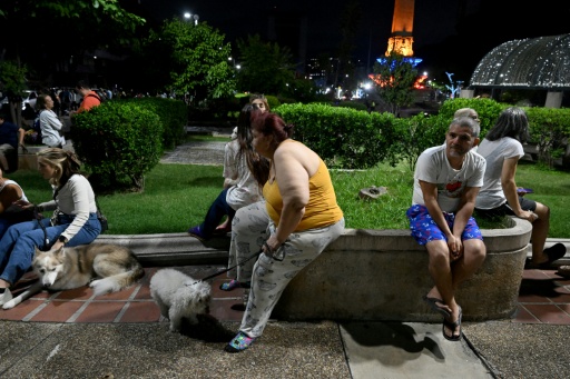 Many people have been reunited with pets that found refuge in improvised shelters — Juan Barreto / AFP
