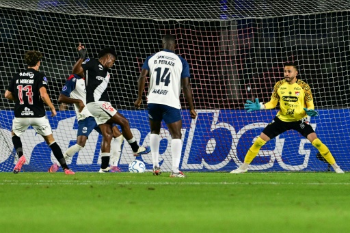 Vasco rompe el muro del Medellín y avanza a octavos de la Sudamericana con un gol agónico