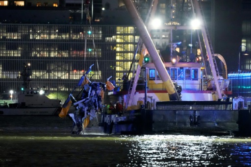 Destroços de helicóptero que caiu em NY tinham sinais de impacto com aves