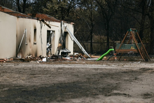 Une maison détruite par un incendie de forêt à Andernos-les-Bains, en Gironde, le 27 juillet 2026 — Alain JOCARD / AFP