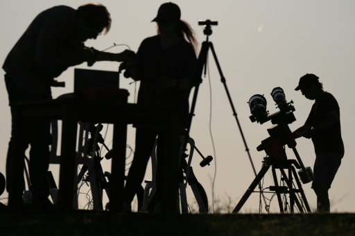 Noite em pleno entardecer: Espanha aguarda eclipse total do Sol