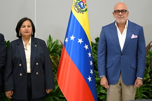 Former opposition lawmaker Dinorah Figuera (L) and Venezuelan National Assembly President Jorge Rodríguez met during Venezuela's political dialogue process in Caracas — Federico PARRA / AFP