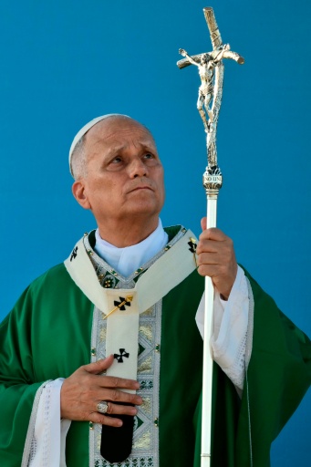El papa León XIV durante misa en el puerto de Rímini durante una visita pastoral, el 22 de agosto de 2026 — Stefano RELLANDINI / AFP