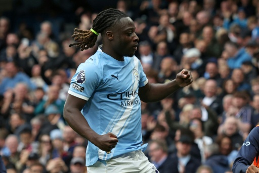 Manchester City renova com Jérémy Doku por mais cinco anos
