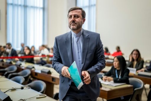 Kazem Gharibabadi, viceministro de Exteriores iraní, se dispone a intervenir en un debate de una conferencia sobre desarme de la ONU, el 23 de febrero de 2026 en la ciudad suiza de Ginebra — Fabrice Coffrini / AFP