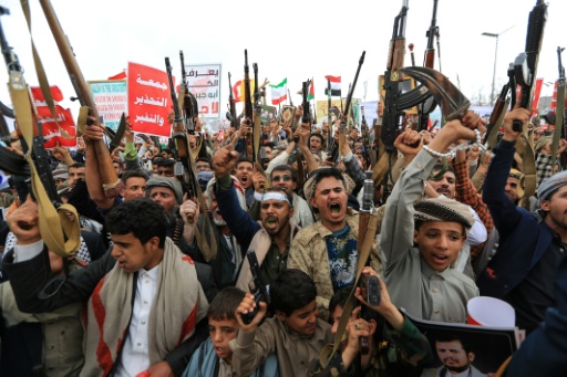 الحوثيون يعلنون حظر الملاحة البحرية على السعودية