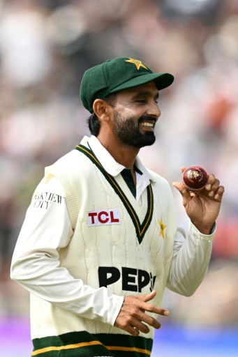 Archer double strengthens England's grip on first Test against Pakistan