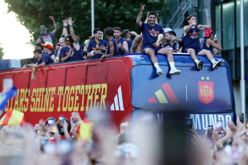 La selección española de fútbol recorre las calles de Madrid para celebrar el título de campeona del mundo el 20 de julio de 2026 — Thomas COEX / AFP