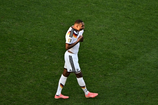 El defensa alemán Jonathan Tah reacciona tras perder la tanda de penaltis del partido de dieciseisavos de final de la Copa Mundial de 2026 entre Alemania y Paraguay, disputado en el Boston Stadium de Foxborough el 29 de junio de 2026 — Jewel SAMAD / AFP