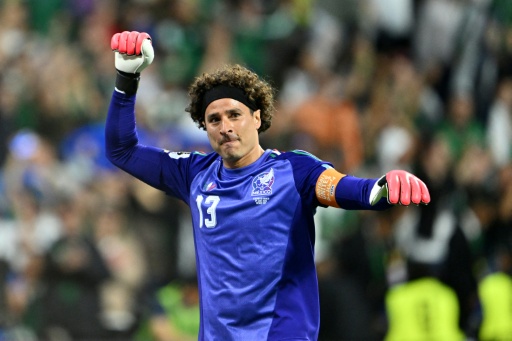 Mexikos Torwart-Ikone Ochoa beendet Fußballkarriere
