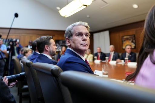 Washington menace l'Iran d'un isolement "jamais vu", loin des promesses d'accord sur Ormuz