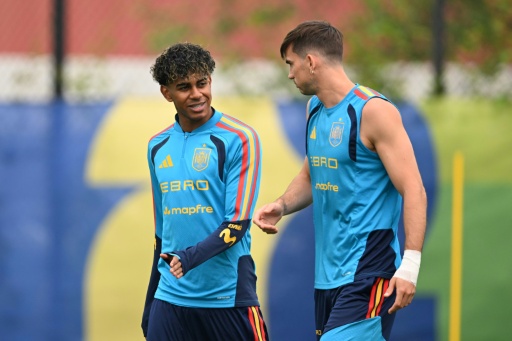 Yamal (L) at a Spain team training session this week ahead of the World Cup final — MAURO PIMENTEL / AFP
