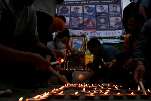 Llegan al campamento base los cuerpos de los montañistas muertos en una avalancha en Pakistán