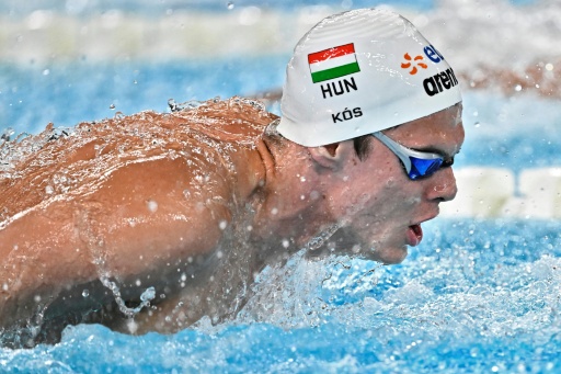 Hungary's Hubert Kos competes in the final of the men's 200m individual medley in Paris — JULIEN DE ROSA / AFP