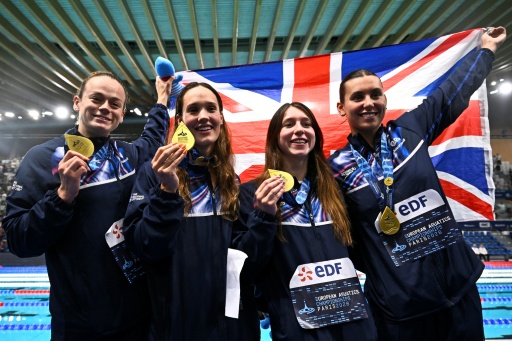 Britain won the European women's 4x100m medley relay swimming final in Paris — JULIEN DE ROSA / AFP