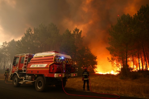 Firefighters were battling to extinguish the fire in southwestern France — ROMAIN PERROCHEAU / AFP