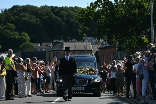 The streets of Mumbles were full of mourners — JUSTIN TALLIS / AFP