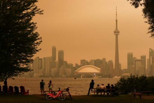 El centro de Toronto, en Canadá, oscurecido por el humo de incendios forestales en el norte de la provincia de Ontario, el 15 de julio de 2026 — Cole BURSTON / AFP
