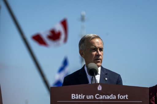 El primer ministro canadiense, Mark Carney, habla sobre la disputa comercial con EEUU en un astillero de Levis (Quebec), el 24 de agosto de 2026 al este de Canadá — Andrej Ivanov / AFP