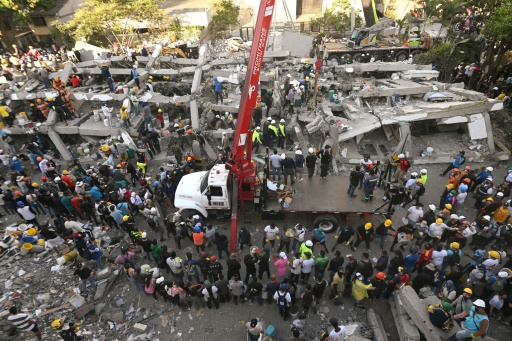 Socorristas trabalham sem trégua para encontrar sobreviventes do terremoto na Colômbia