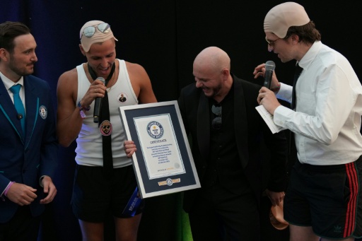 Le rappeur Pitbull établit un record du monde du plus grand rassemblement de faux crânes chauves