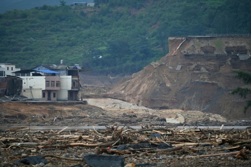 Inondations en Chine: 39 morts, habitants et secours s'attellent au nettoyage